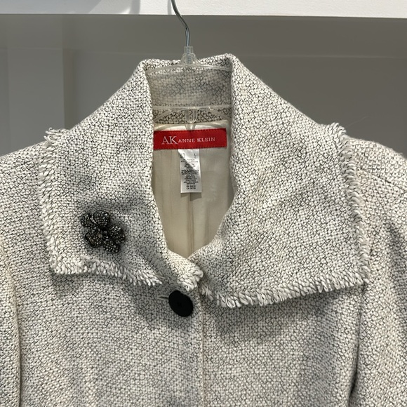 Gorgeous Anne Klein Black and Ivory Tweed Coat size Large - Picture 2 of 7